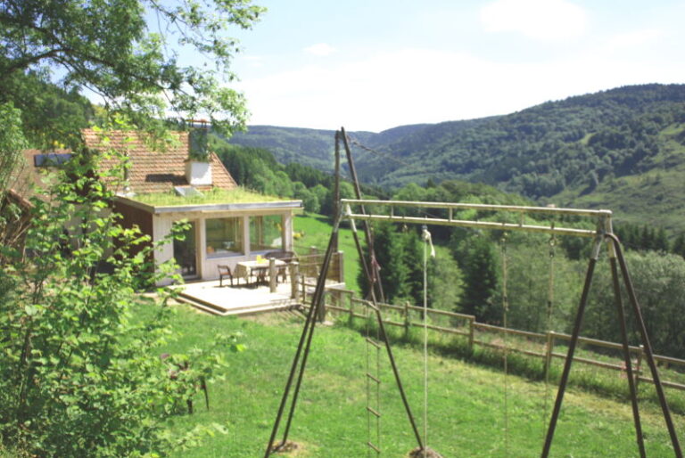 L'Annexe jardin avec terrasse et balançoire